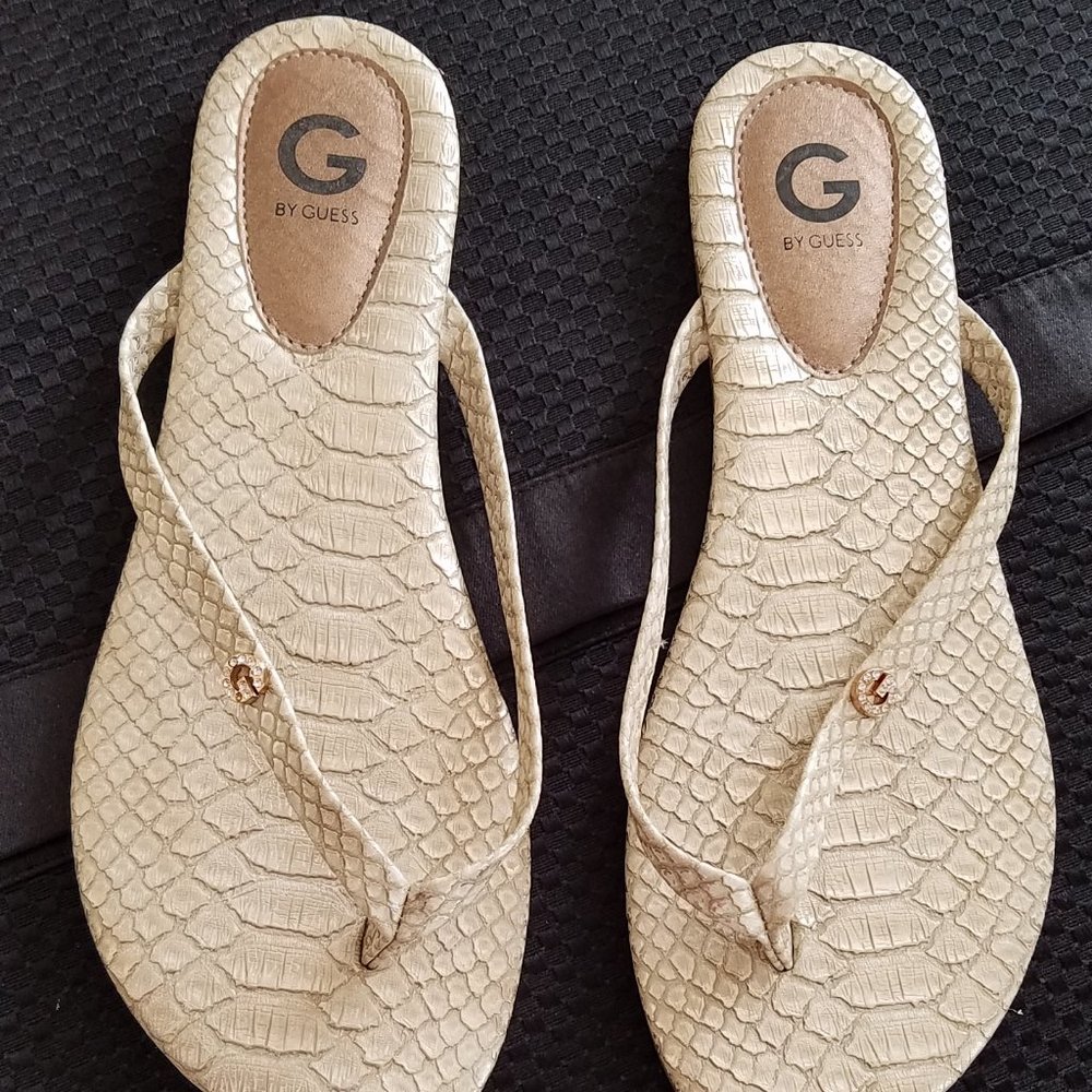 Guess women sandals flip flop size 7 Beige/Tan